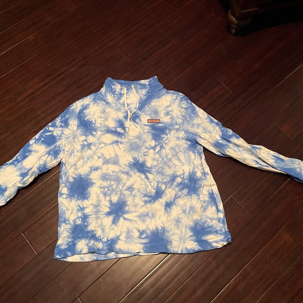 Vineyard Vines sweatshirt